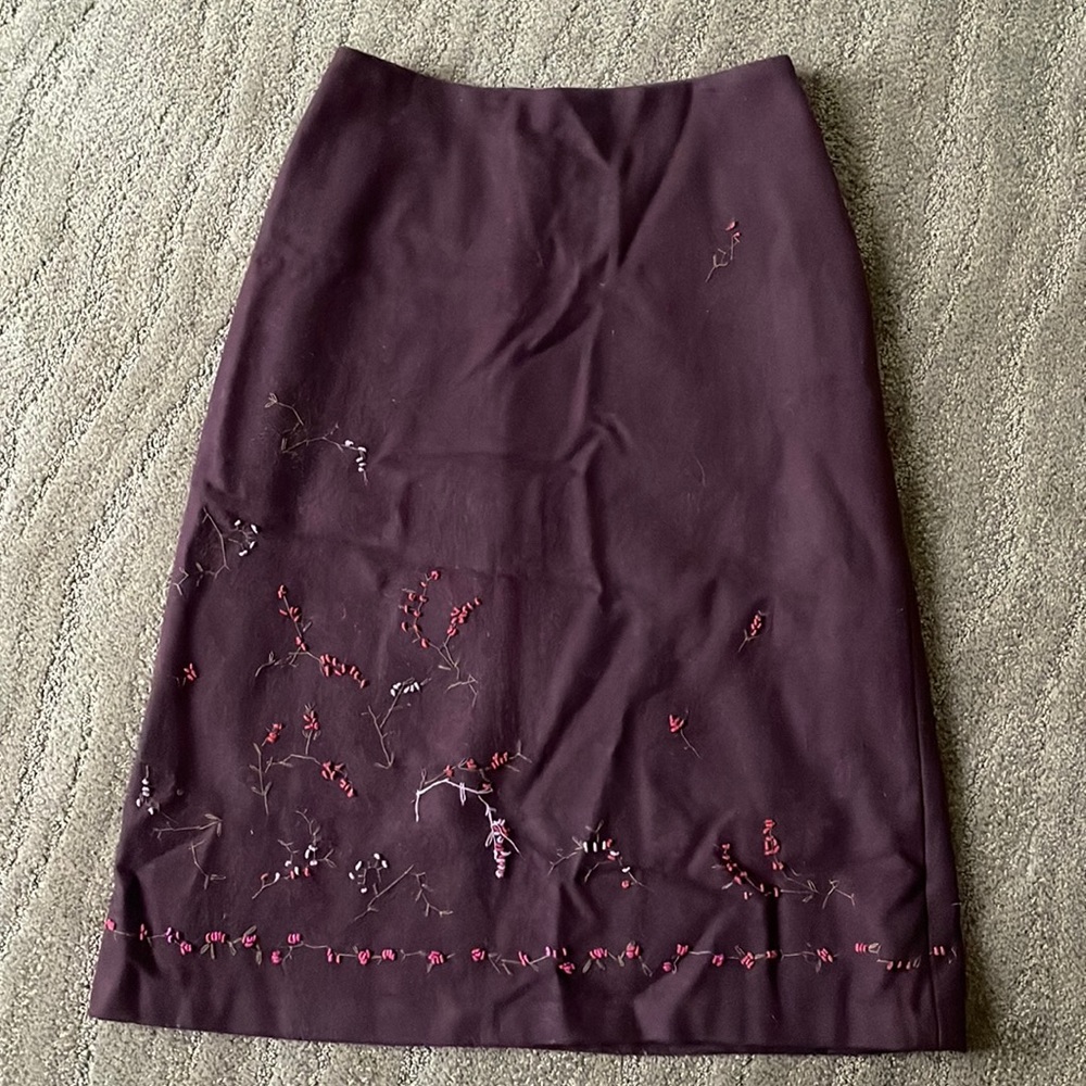 Banana Republic gorgeous plum purple wool embroidered floral skirt.Sz 8